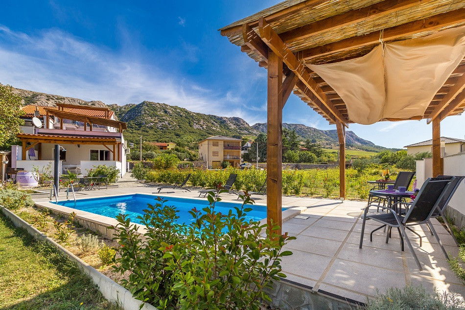 Apartments Adriatic - Apartments in a house with a swimming pool with a view of nature and olive trees, Apartments Adriatic with pool, Draga Ba&scaron;ćanska, Krk Island, Croatia Ba&scaron;ka - otok Krk